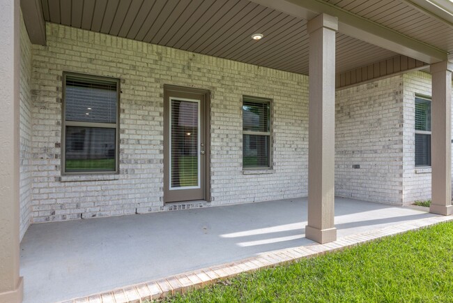 Building Photo - Beautiful 3-Bedroom Townhome