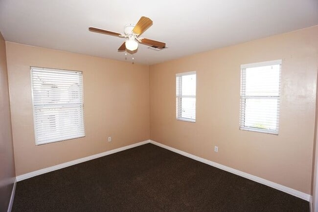 Building Photo - 920 S Vista Overlook Dr