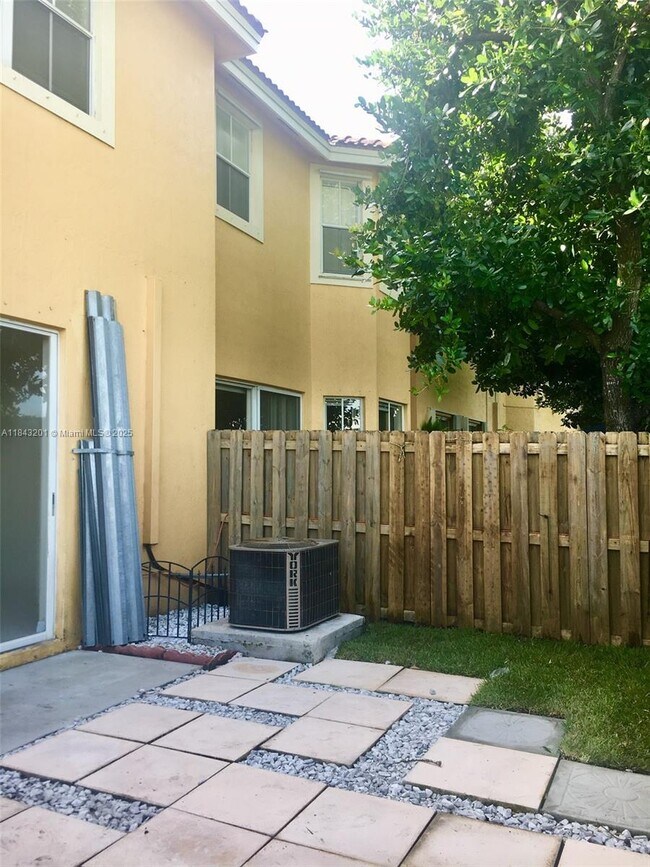 Building Photo - 8438 SW 166th Pl