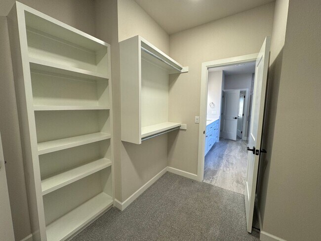 Building Photo - Be the 1st in this 4 bed, 3 bath, 2 car New Construction!