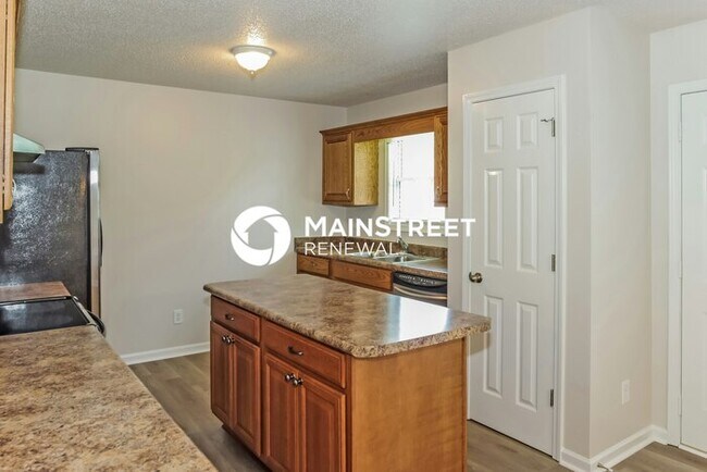 Building Photo - 4 Bedroom Pet-Friendly Home in ATHENS, AL with Main Street Renewal