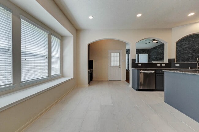 Building Photo - 26603 Summerbend Hollow Ln