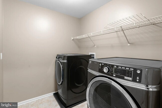 Building Photo - 920 St Martins Loop