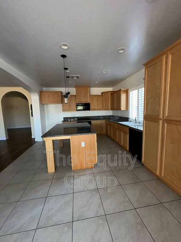 Building Photo - 1724 W Sedona Ave