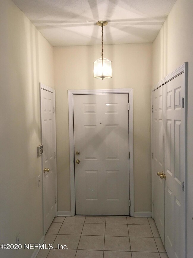 Building Photo - 10550 Baymeadows Rd