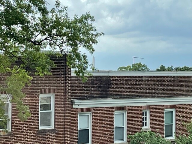 Building Photo - 1234 Queen St NE