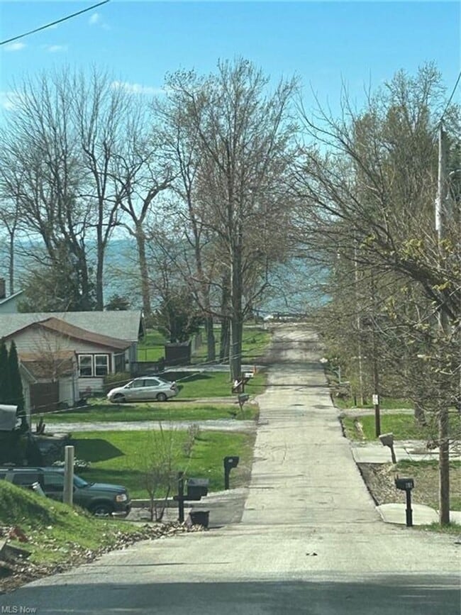 Building Photo - Lakeview 3 Bedroom  1.5 Bath  Home for Ren...