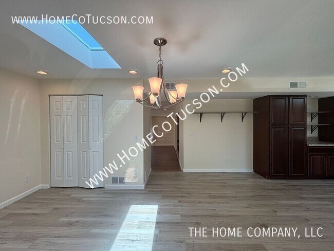 Building Photo - 8628 N Placita Del Cardo