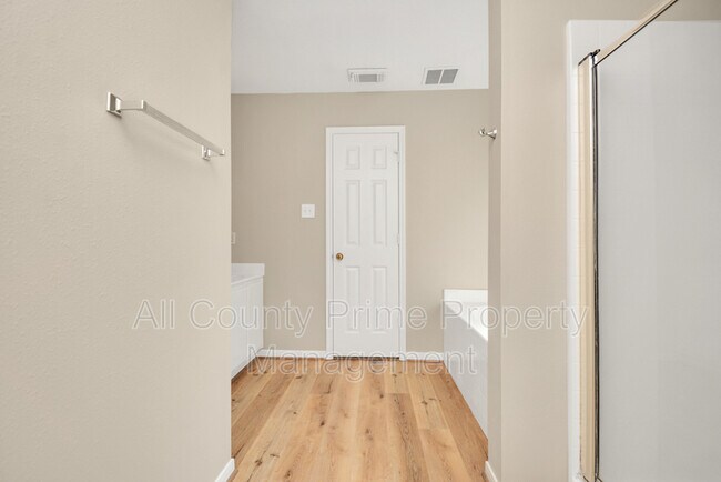 Building Photo - 21910 Willow Shade Ln