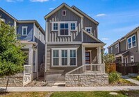 Building Photo - PRELEASING FOR BEGINNING OF JUNE! Walking Distance to Fun, Food and Friends!