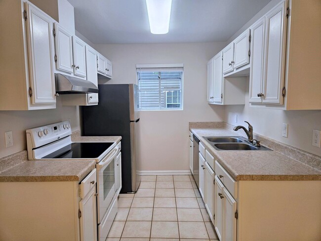 Building Photo - 433 Richview Park Cir W