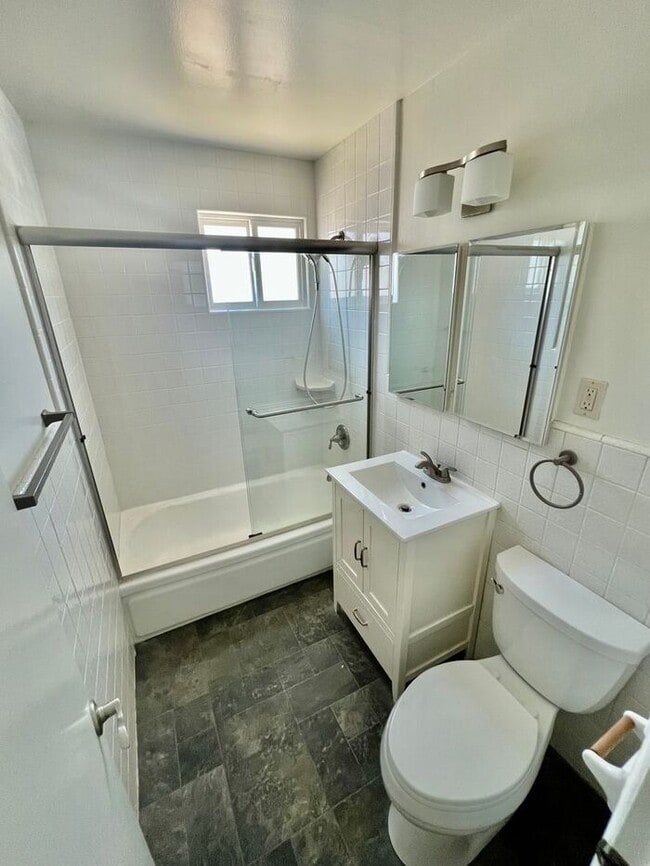 Building Photo - North Clairemont Gem | Fully Remodeled with Indoor-Outdoor Living & Designer Finishes