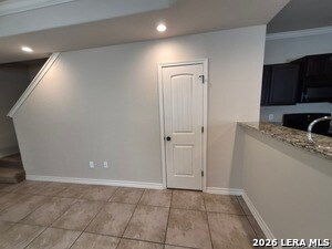 Building Photo - 6950 Lakeview Dr.