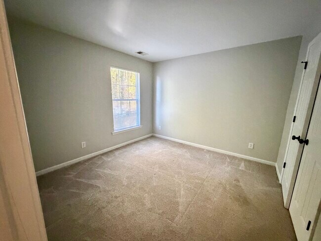 Building Photo - 10208 Roundleaf Dr