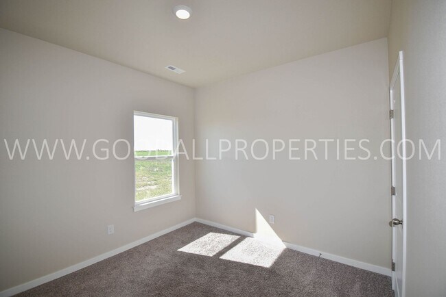 Building Photo - 4 Bed 2 Bath Home in the Waukee School Dis...