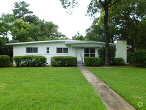 Building Photo - Convenient to UF & Westside Park!