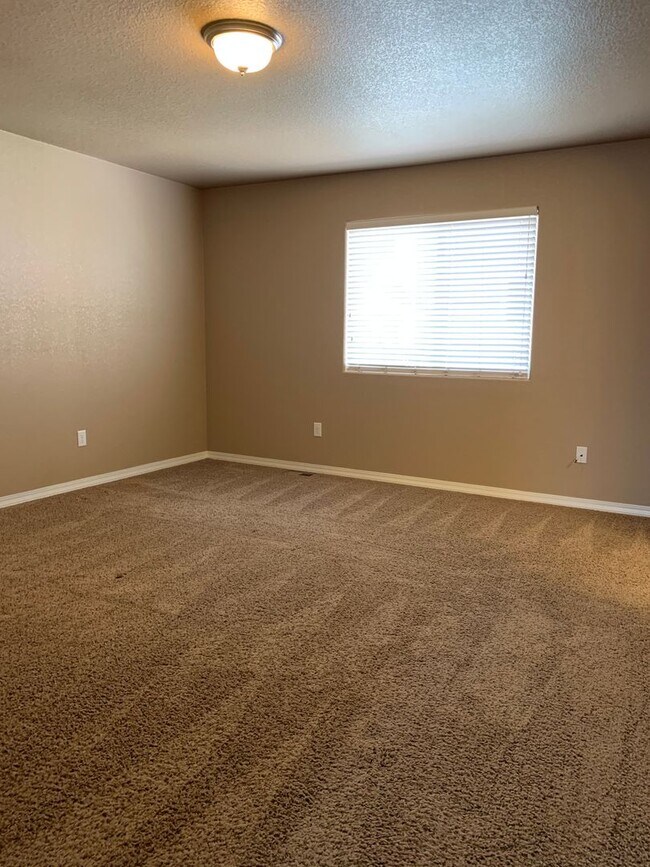 Building Photo - 1004 Diamond Rim Dr