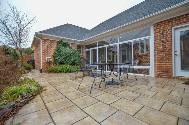 Building Photo - 986 Blakeley Walk