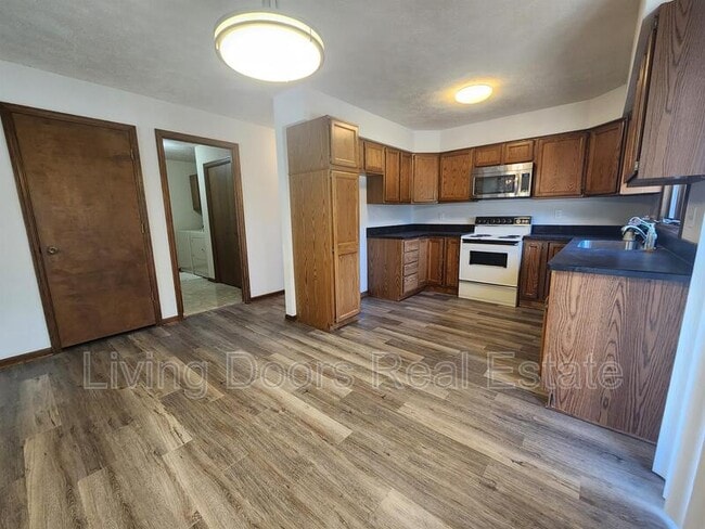 Primary Photo - 1710 Eastridge Ave