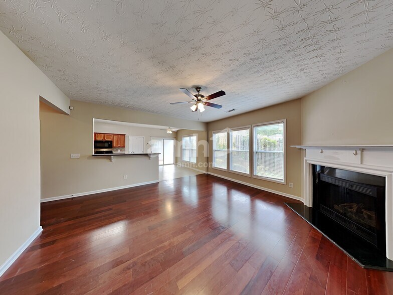Building Photo - 317 Azalea Loop
