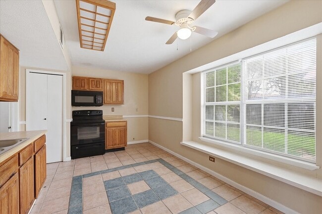 Building Photo - 6733 Dandelion Dr