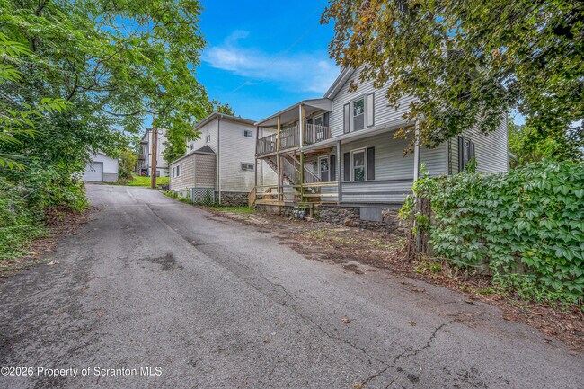 Building Photo - 629 Beech St