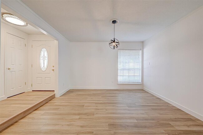 Building Photo - 22106 Red River Dr