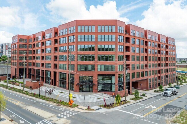 Building Photo - 300 E 36th St