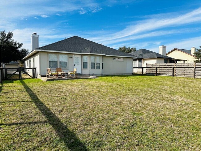 Building Photo - 114 Dana Dr