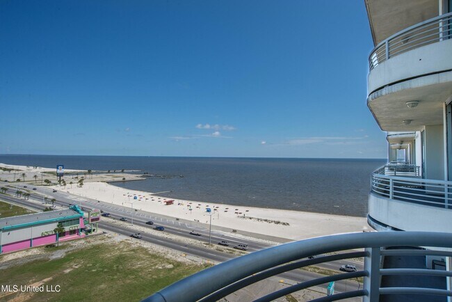 Building Photo - 2060 Beach Blvd