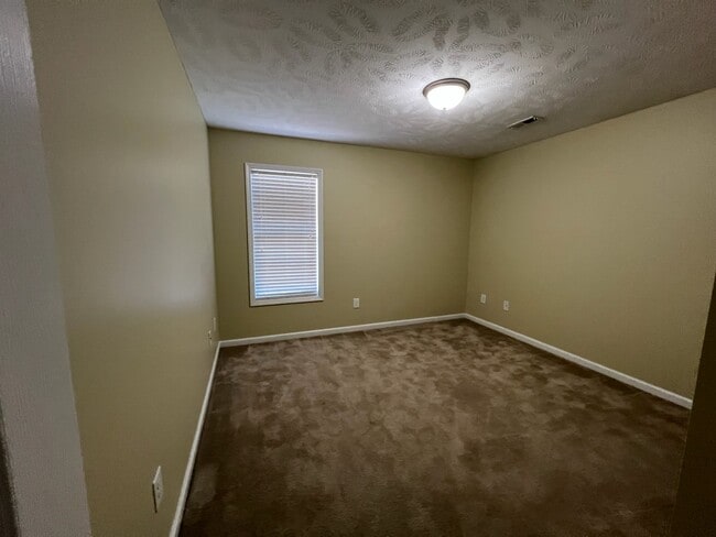 Building Photo - 71 Abigail Way