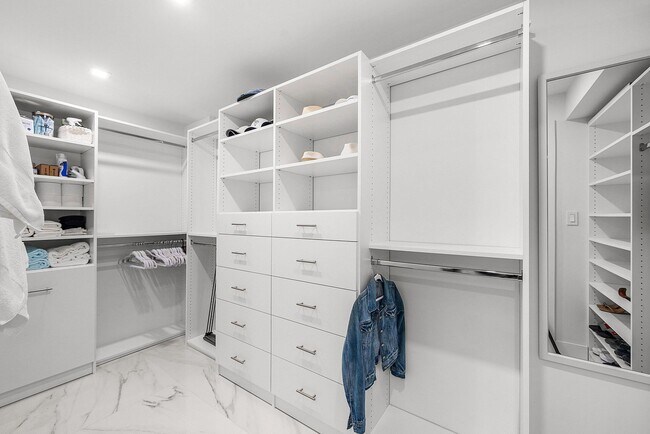 Building Photo - 875 E Camino Real