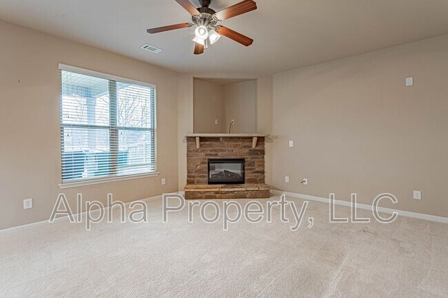 Building Photo - 256 Oak Branch Dr