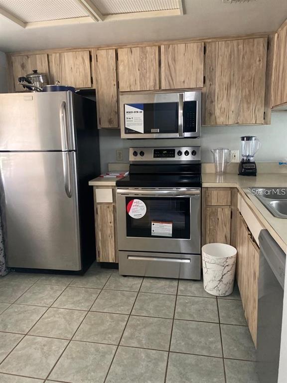 Building Photo - 5002 Terrace Palms Cir