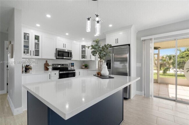 Building Photo - 7332 Mako Dr