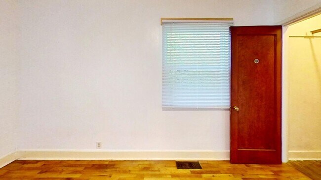 Building Photo - Large Home with Spiral Staircase in York Neighborhood!