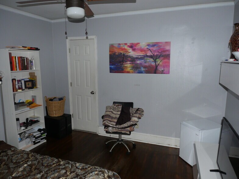 Furnished bedroom - 1065 Atlantic Dr NW