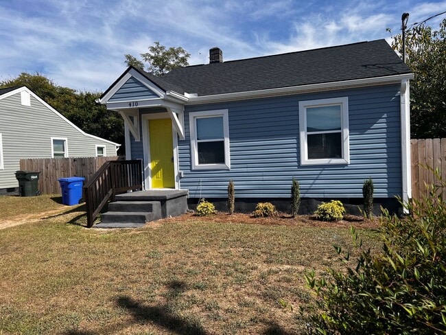 Building Photo - Renovated Cottage near Downtown Fayetteville Offering 3/1 for $1095 (landscaping included)