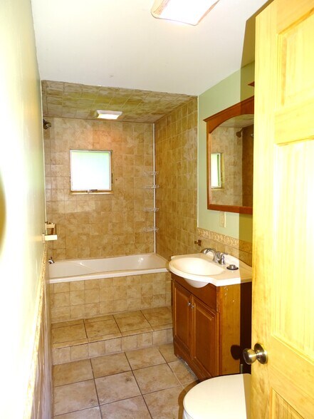 Building Photo - 15 Atwood Ave