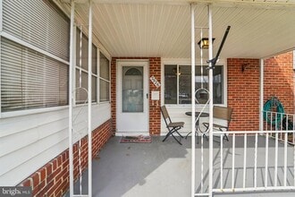 Building Photo - 7926 Bank St