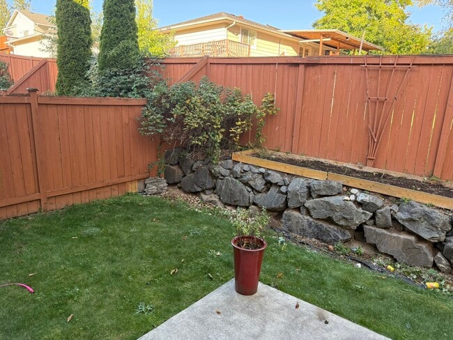 Building Photo - 1608 Hollow Dale Pl