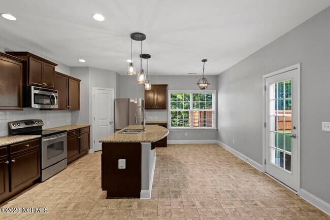 Building Photo - 303 Vilas Way S