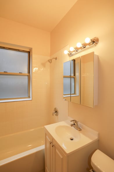 Building Photo - 1201 W Waveland Ave