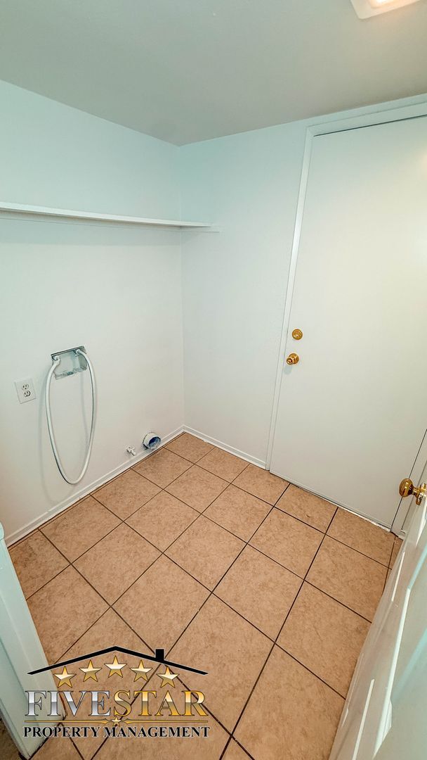 Building Photo - House for Rent in SouthWest Bakersfield