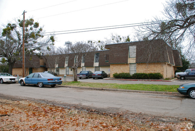 Building Photo - 3810 Cedar Lake Dr