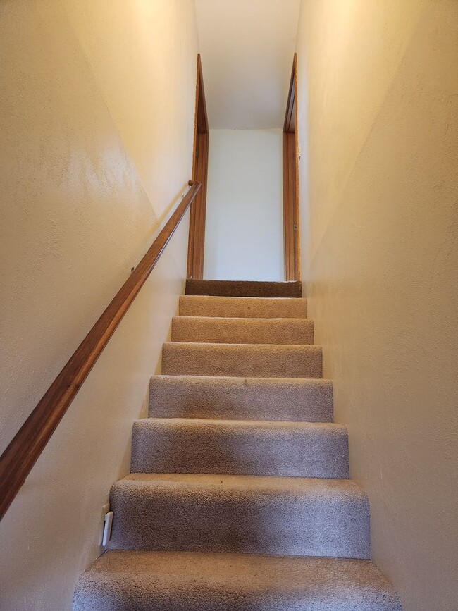 Building Photo - West Valley 3 bedroom country home with 3 bay shop