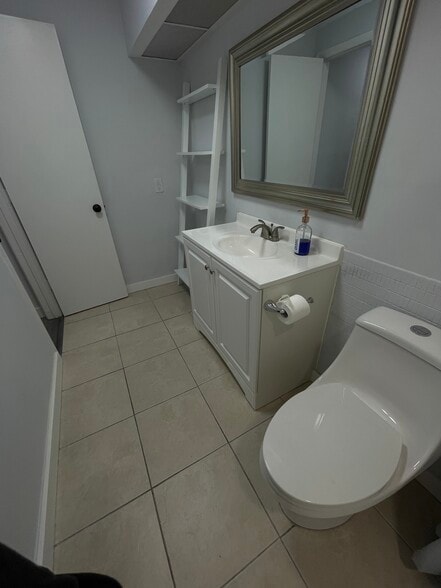 Building Photo - 1350 E Sample Rd