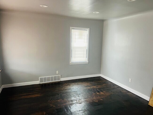 Building Photo - 14622 Frankfort St