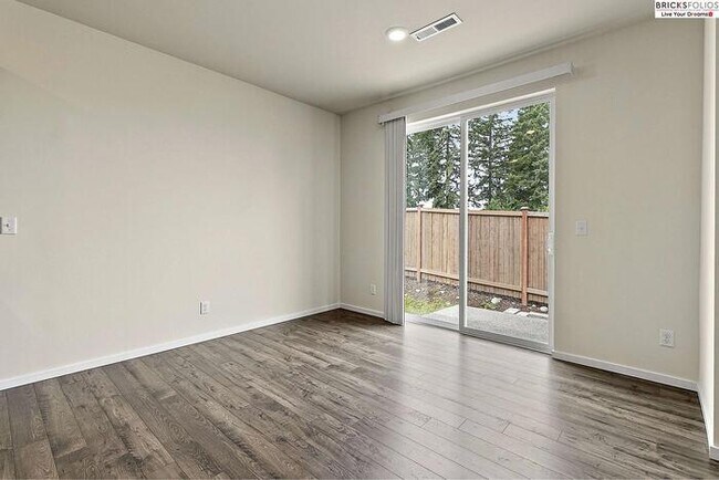 Building Photo - Your Ideal Home in Puyallup Awaits – Peaceful, Modern, Perfectly Located.