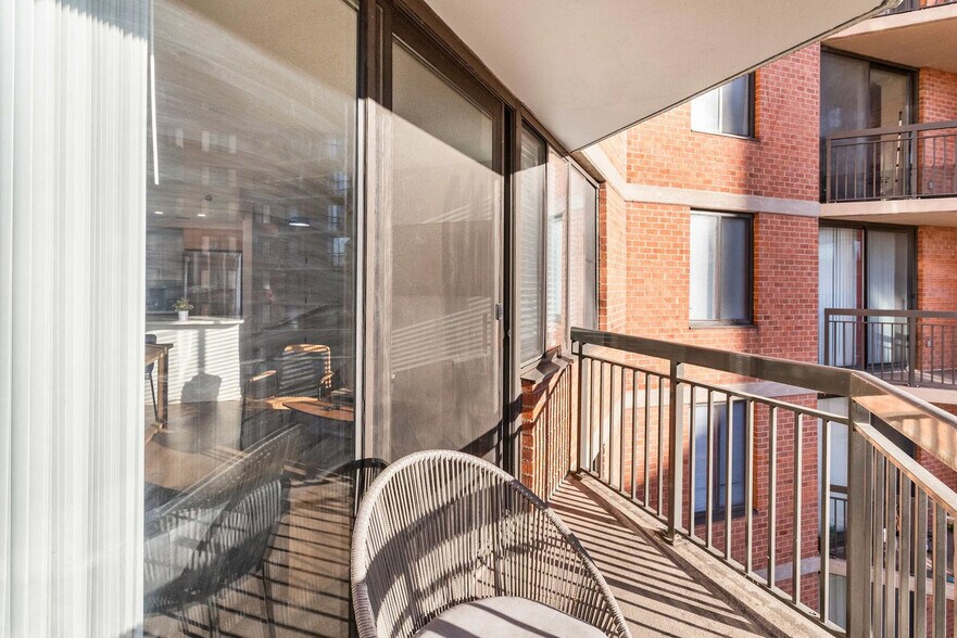 Building Photo - 801 15th St S